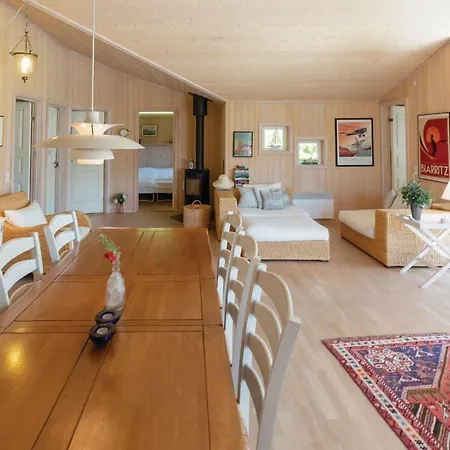 펜션 Five-bedroom Holiday In *
