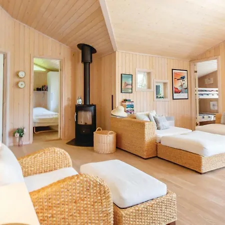 펜션 Five-bedroom Holiday In *